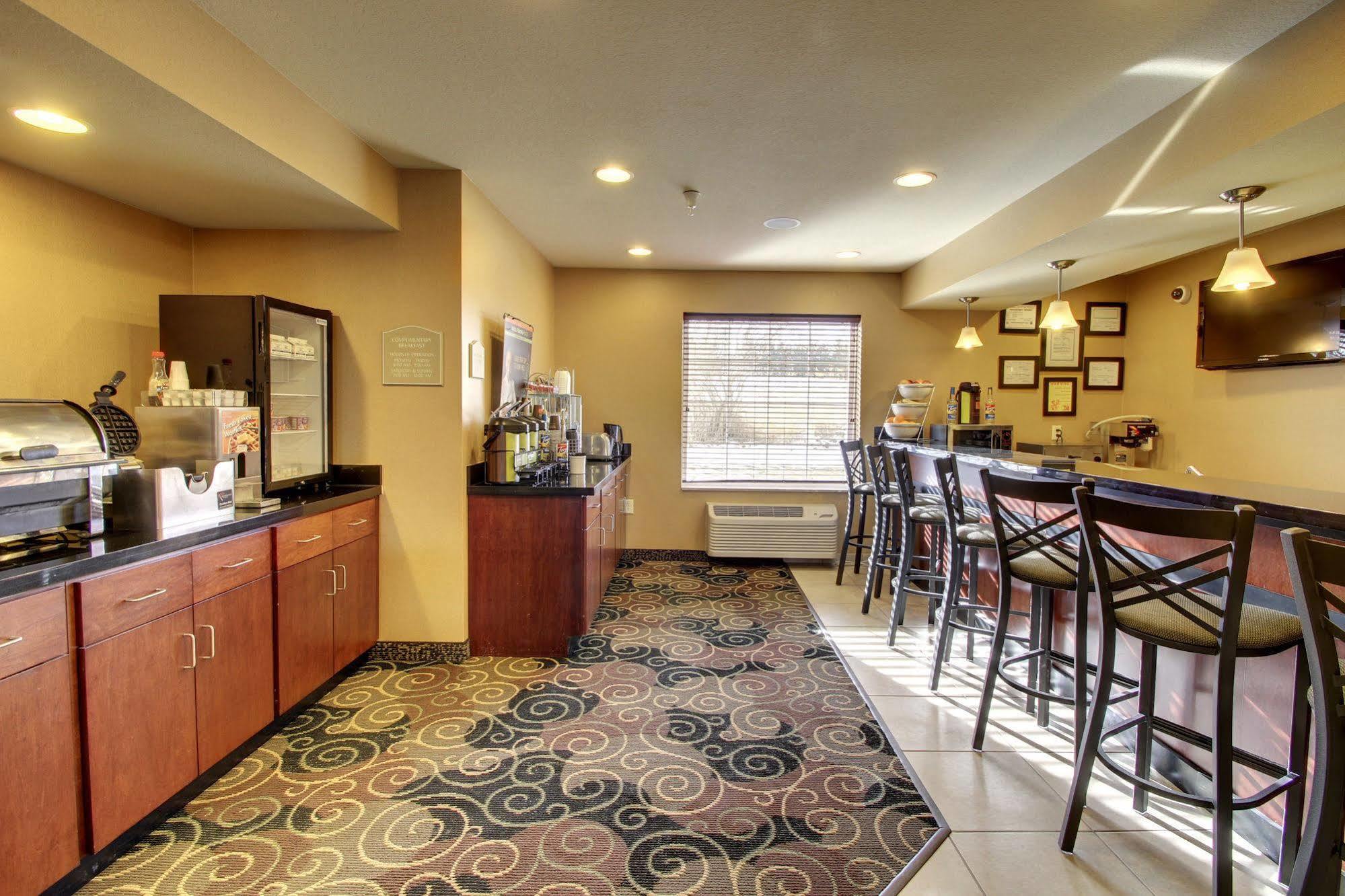 Cobblestone Inn & Suites - Hartington Buitenkant foto