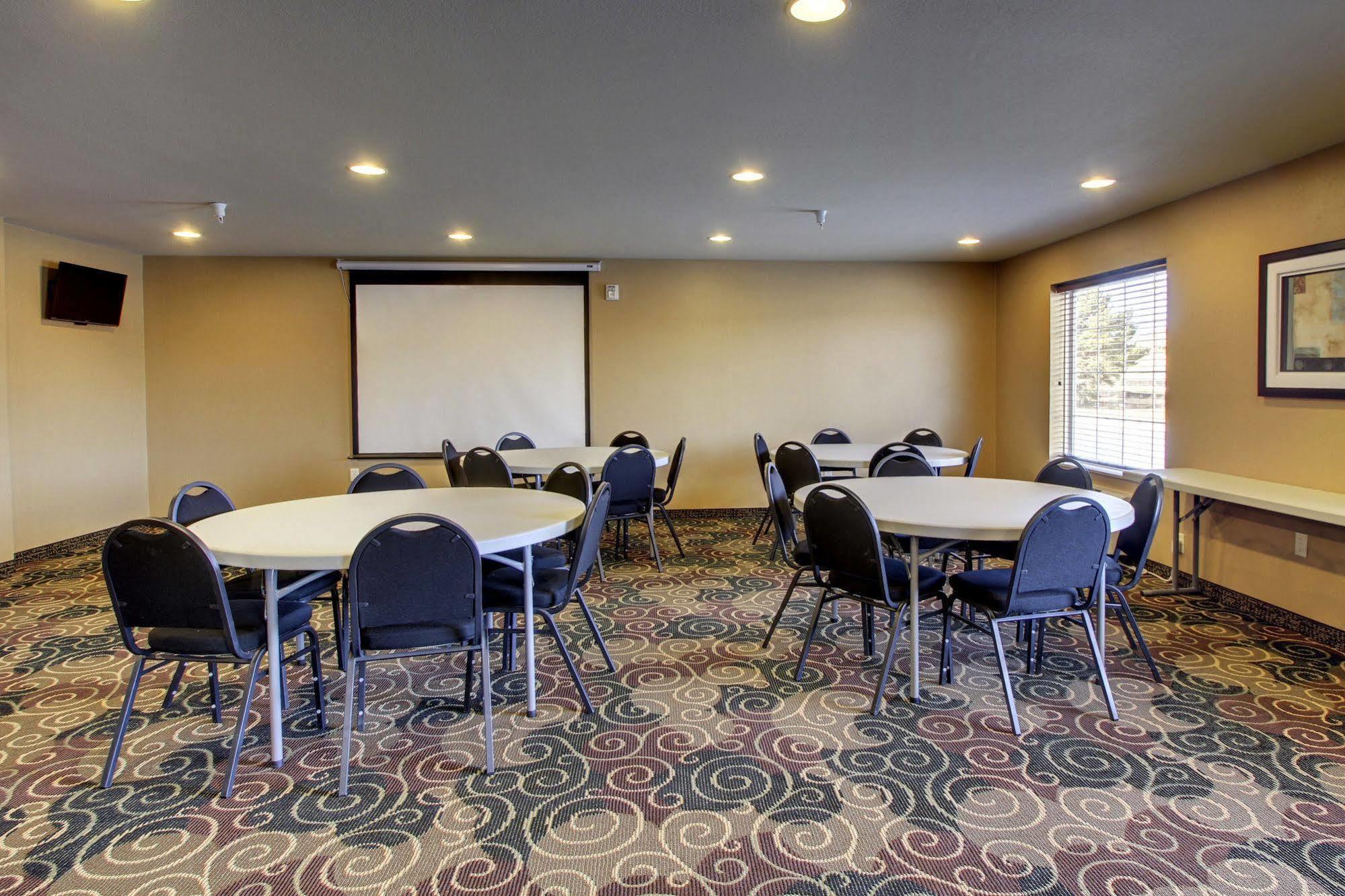 Cobblestone Inn & Suites - Hartington Buitenkant foto