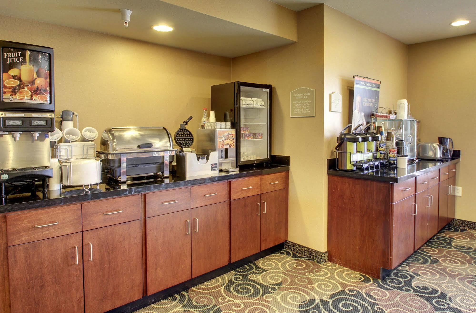 Cobblestone Inn & Suites - Hartington Buitenkant foto